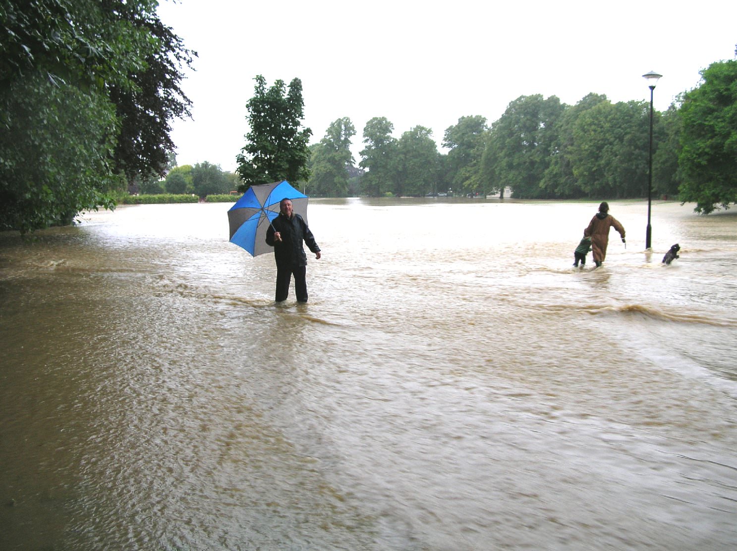bob_in_flood07