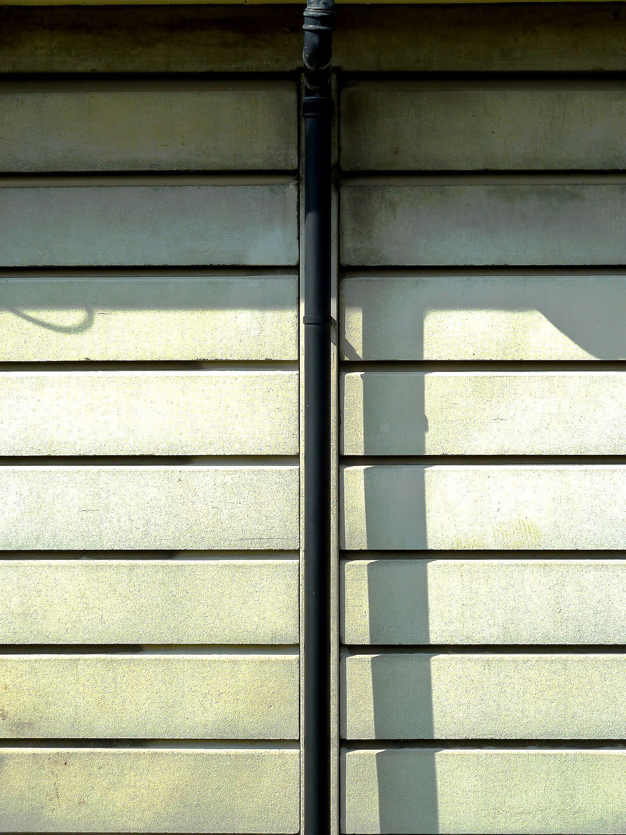 concrete&downpipe